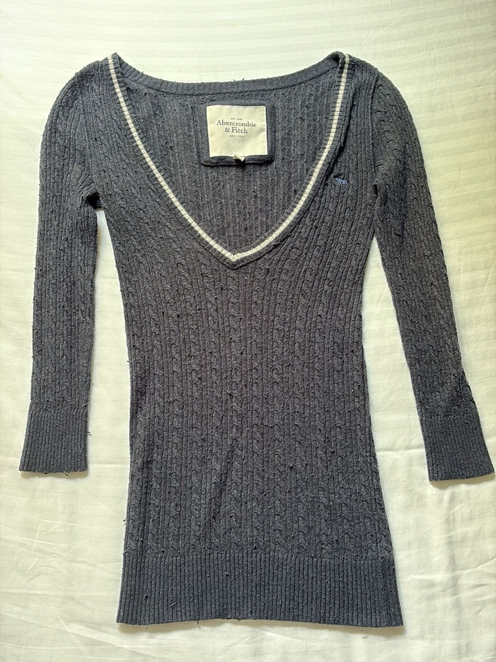 Abercrombie & Fitch Charcoal Gray V‑Neck Cable Knit Top